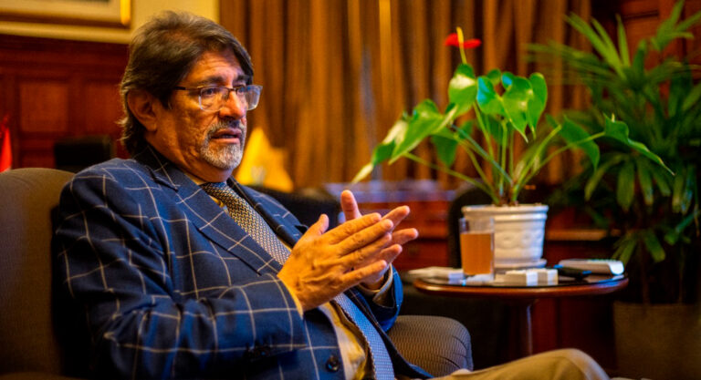 ALCALDE DE MIRAFLORES CARLOS CANALES DECIDIDO A FORTALECER LA AMPE PARA LOGRAR EL DESPEGUE DE LAS MUNICIPALIDADES – Ed. 1018